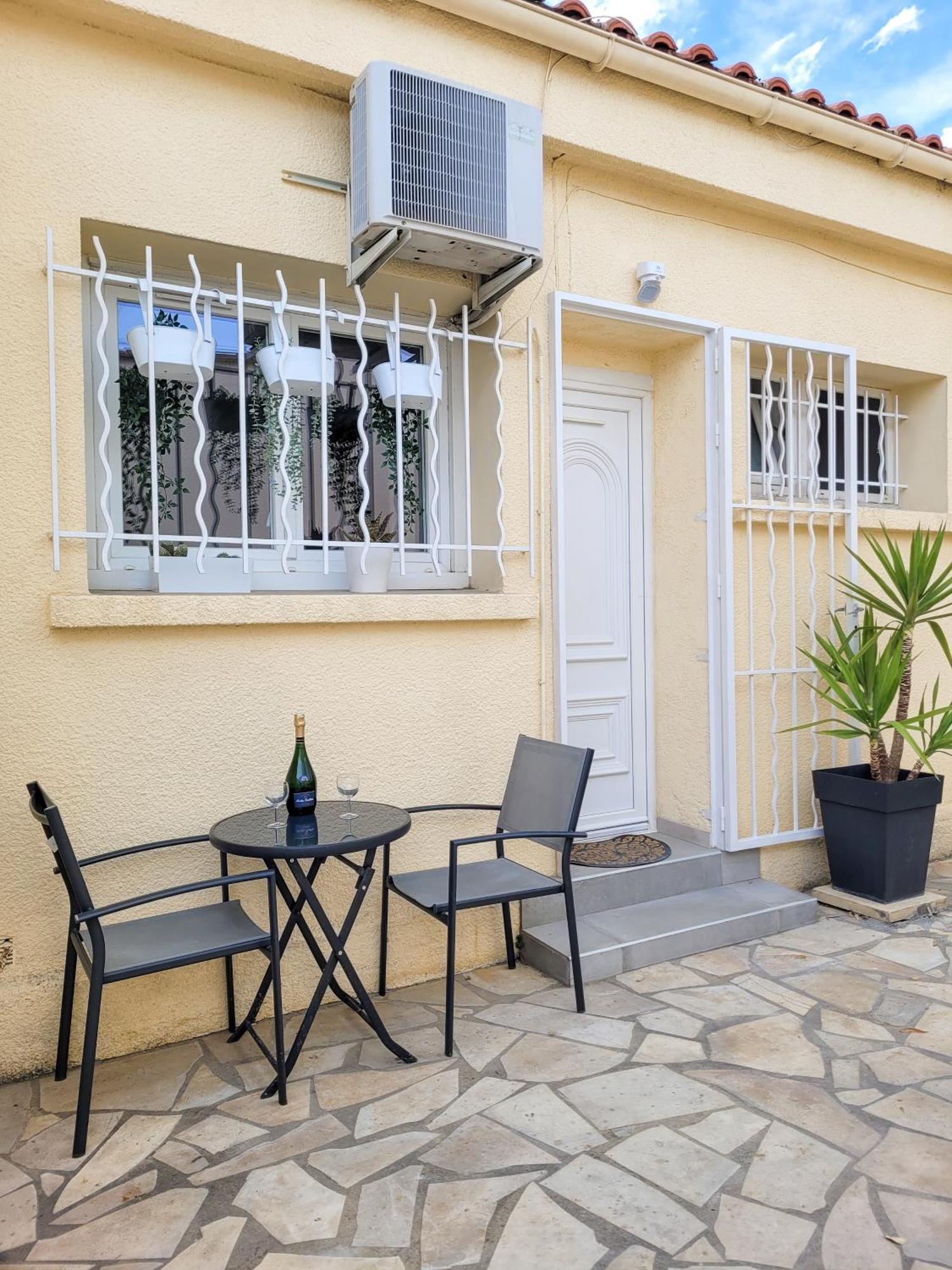 Chambre Climatisee Lit Double - Proche Tram & Centre Montpellier Exterior photo